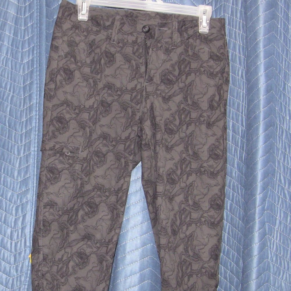 Eddie Bauer Sky Capri  Olive Green with Black - size 2